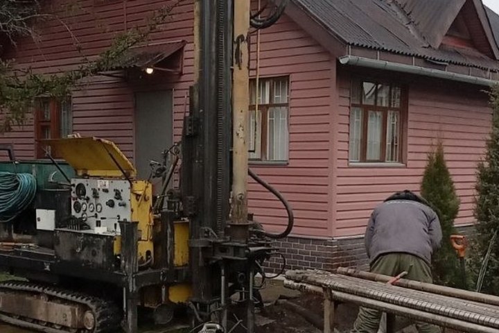 Нужна ли скважина на участке: плюсы и минусы